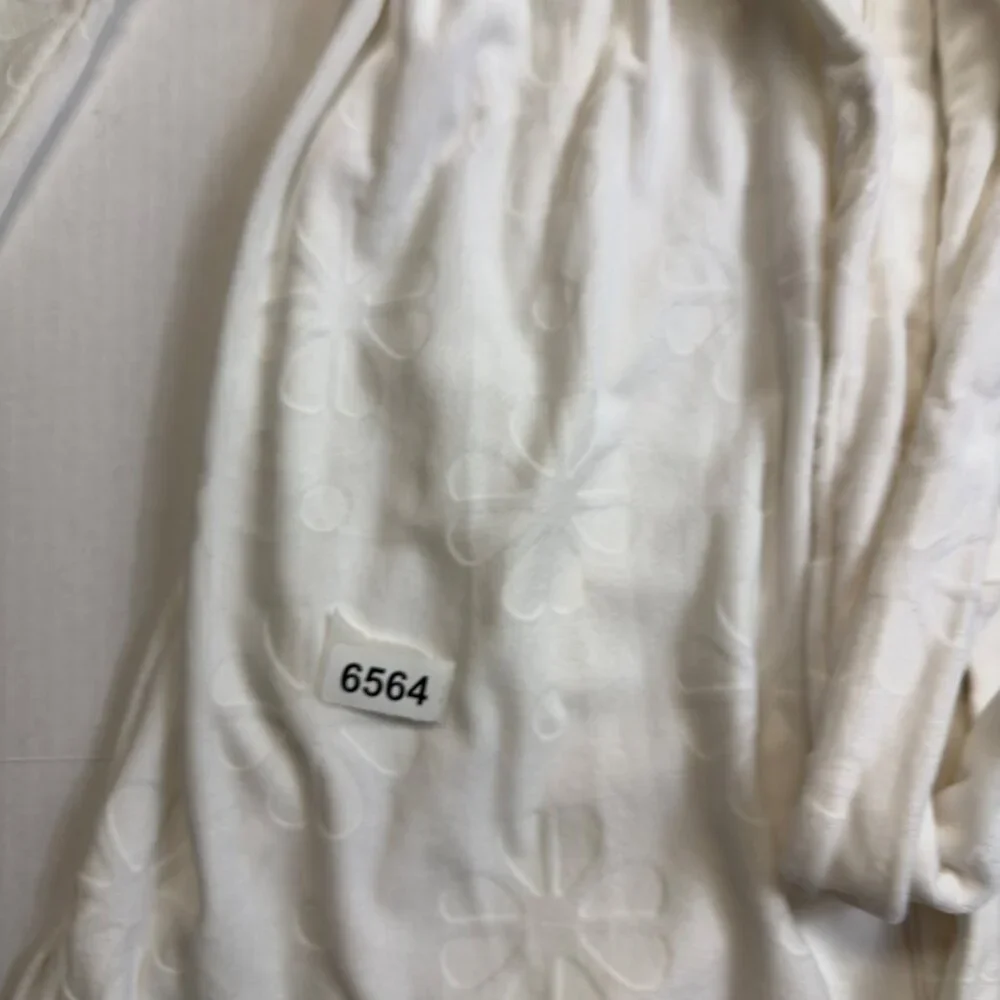 kate spade nwt short white robe cozy, very soft luxury - Picture 6 of 8